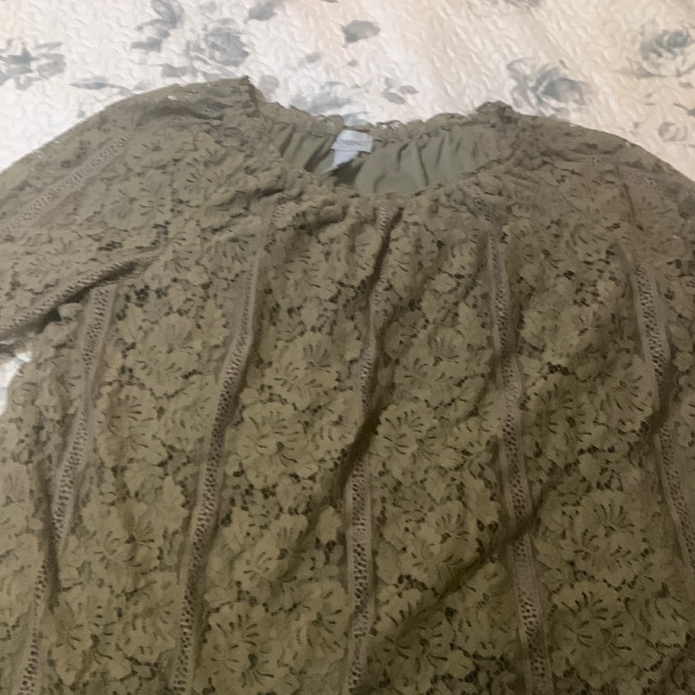 Green lace top with tank underneath. Has 3/4 inch sleeves.